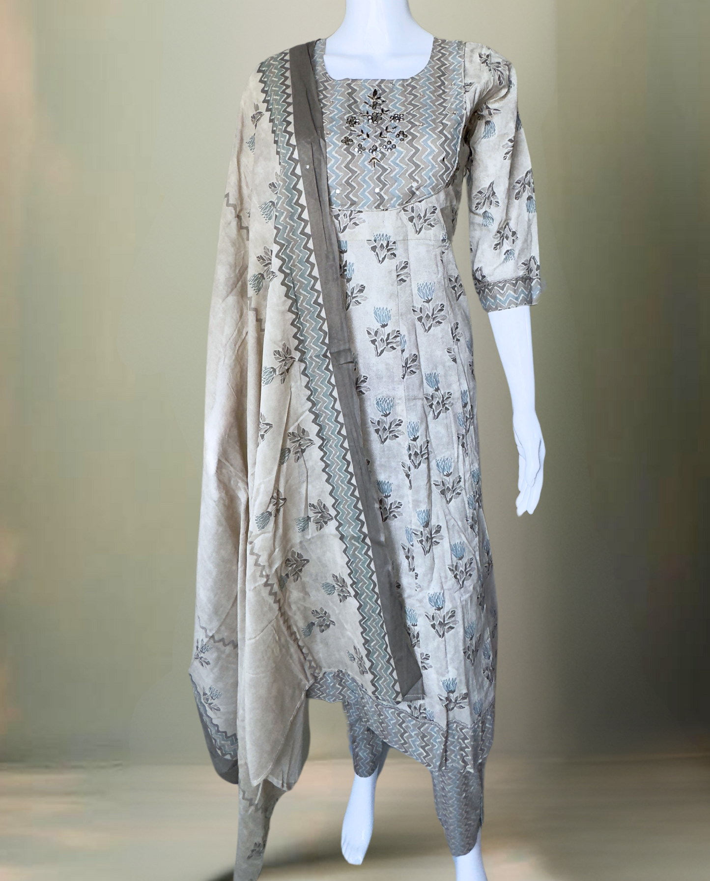 Pheran Ivory and Grey Floral Embroidered Kurta Set with Dupatta(M4-1600-IG-SU)